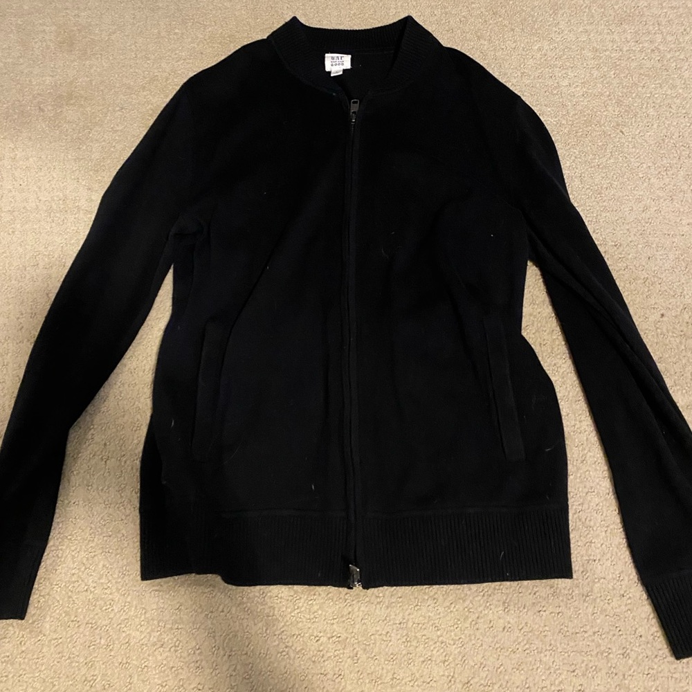 GAP men’s zip up sweater. Lightly used.